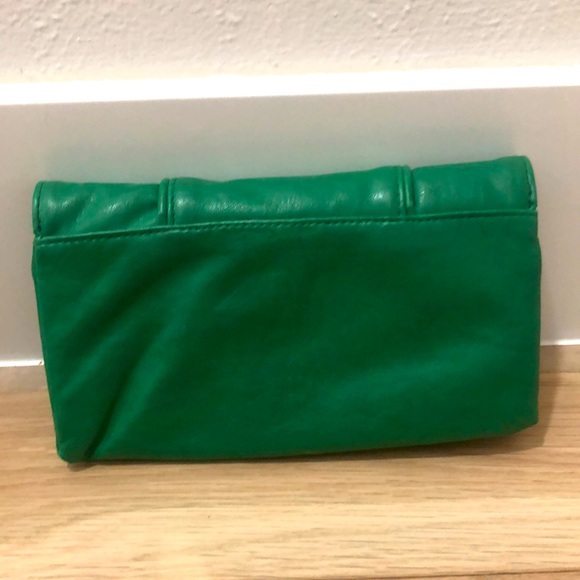 Green clutch/ wristlet - Picture 3 of 3